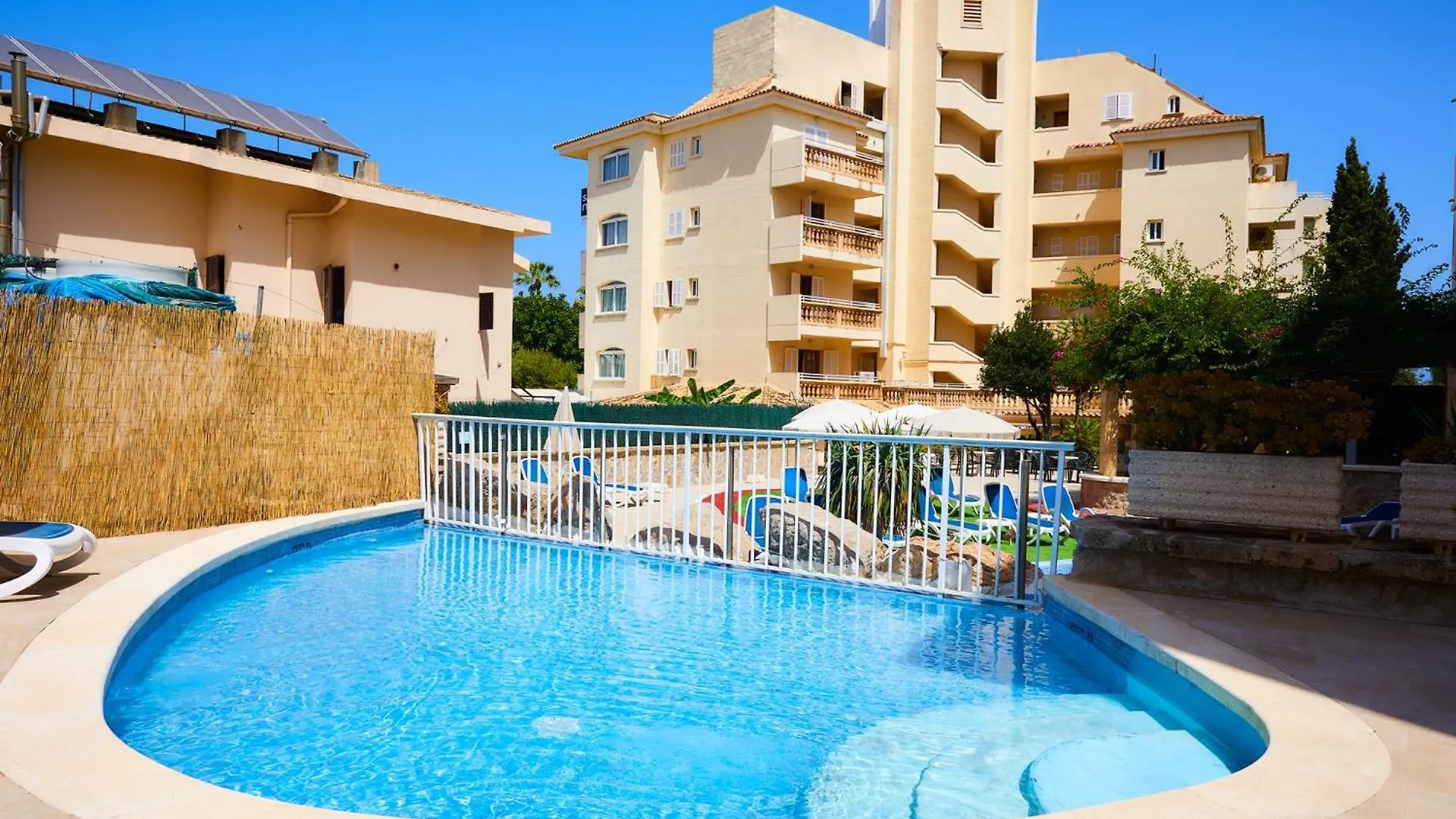 Sol Y Mar Apartments Cala Bona  Spain