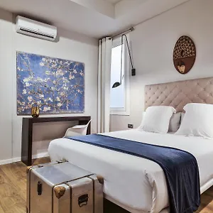 The Conica Deluxe 2*, Barcelona Spanje